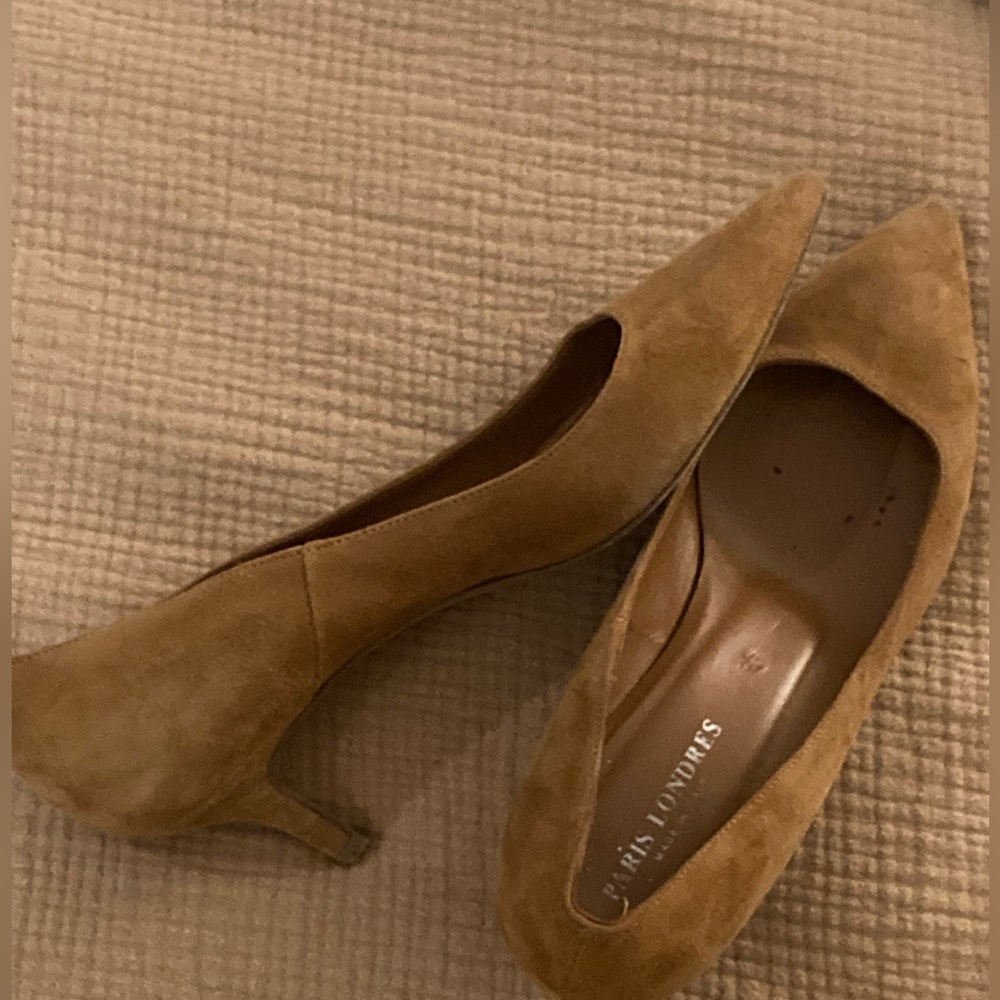 European low heels in beige/camel colour from brand Paris Londres , size 38/7.5.